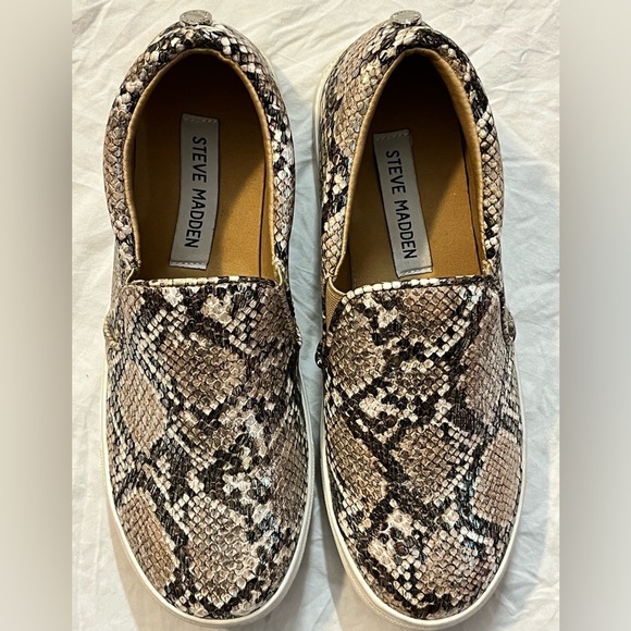 Steve Madden Snake Print Slip-On Sneakers Women’s Size 5 - Picture 2 of 7